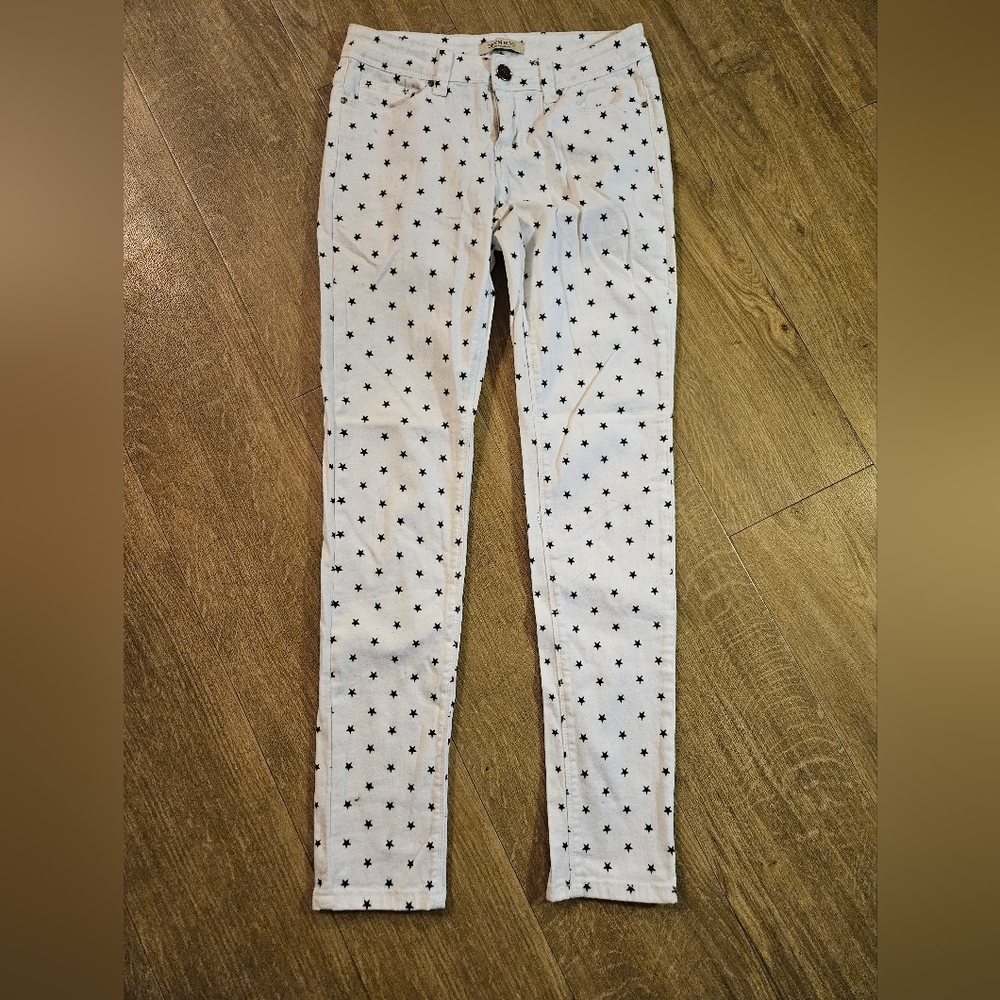 Size 5 white stretch pants with black stars
